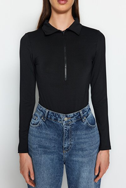 Trendyol Collection Černý límec na zip s detailním zapínáním na zapínání Stretch pletené tělo TWOAW24BD00005