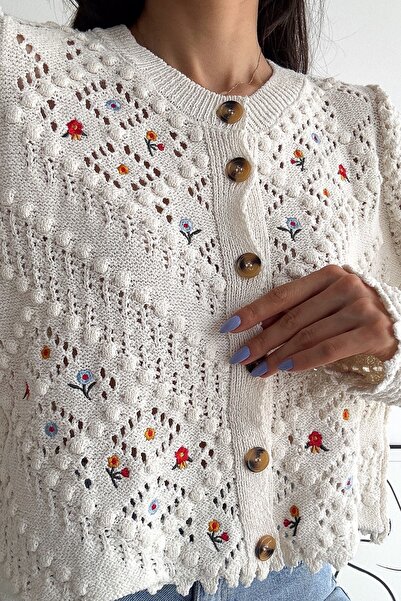 FEMELLE Γυναικεία ζακέτα με λεπτομέρεια με λευκά κουμπιά, κεντημένη με κέντημα, τυπικό μέγεθος, διάτρητη πλεκτή ζακέτα