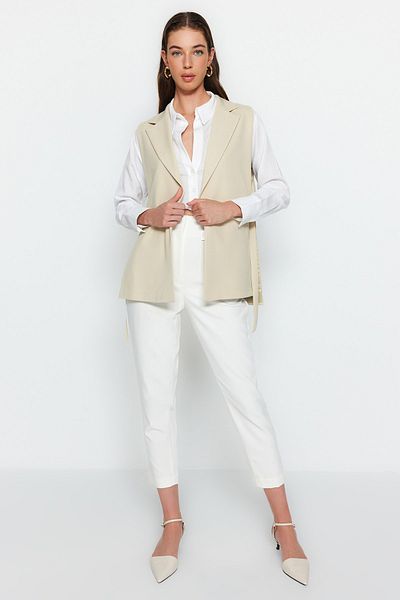 Trendyol Collection Beige gewebte Weste mit Accessoire-Detail - TWOAW23YE00032