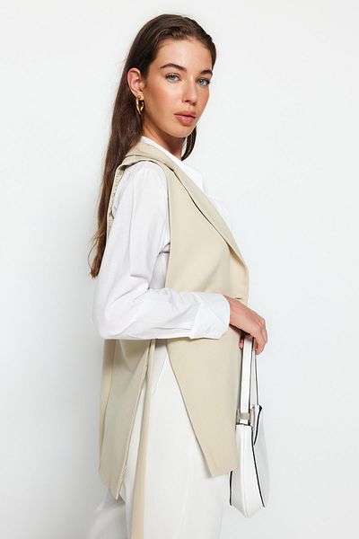 Trendyol Collection Beige gewebte Weste mit Accessoire-Detail - TWOAW23YE00032