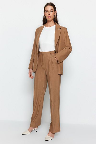 Trendyol Collection Limitovaná edice Hnědé plisované kalhoty rovného střihu Twoaw23Pl00401