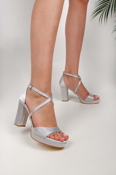 Shoeberry Pantofi cu toc din satin argintiu Dia de damă