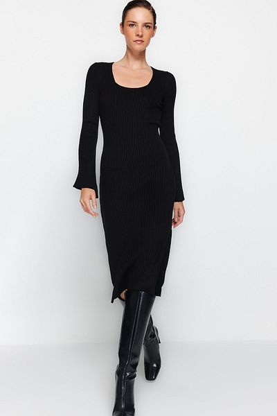 Trendyol Collection Černé midi pletené základní šaty s detailem rukávu TWOAW24EL00117