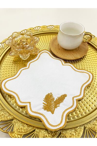 AYNAKIŞÇEYİZ Σετ με 6 πανάκια και σουβέρ με μοτίβο με κέντημα από λινό καφέ