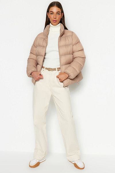 Trendyol Collection Beige wasserabweisende Pufferjacke – normale Passform, mit Tasche TWOAW24MO00116