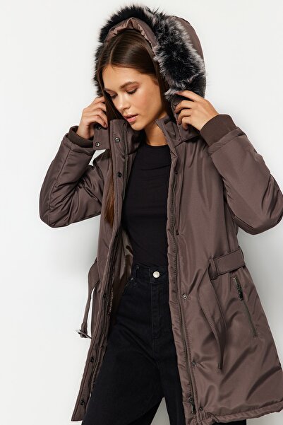 Trendyol Collection Υδατοαπωθητικό παλτό Parka με κουκούλα με κουκούλα βιζόν TWOAW24KB00055