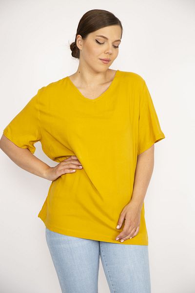 Şans Women's Mustard Plus Size Woven Viscose Fabric V-Neck Side Slit Blouse 65n36639