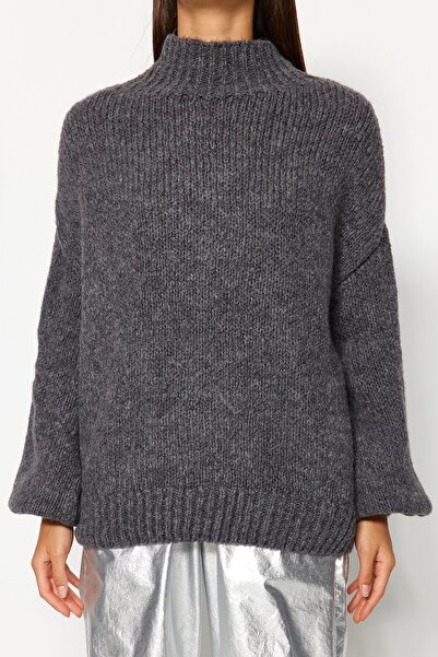 Trendyol Collection Tricotaj antracit moale, gros, cu gâtul turnat Twoaw24Kz00290