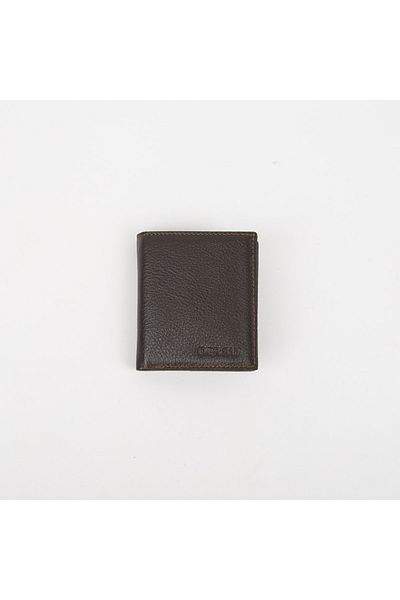 DERRYS Wallet - Fashionable and Functional Design