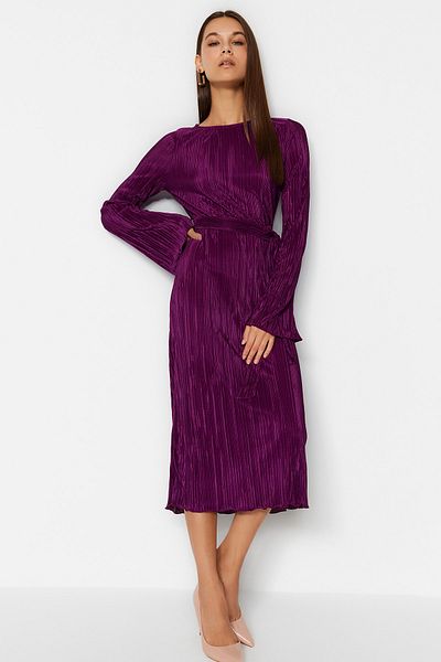 Trendyol Collection Lila Premium-Faltenstoff, ausgestellte Ärmel, detailliertes A-Linien-Midi-Strickkleid TWOAW24EL00125