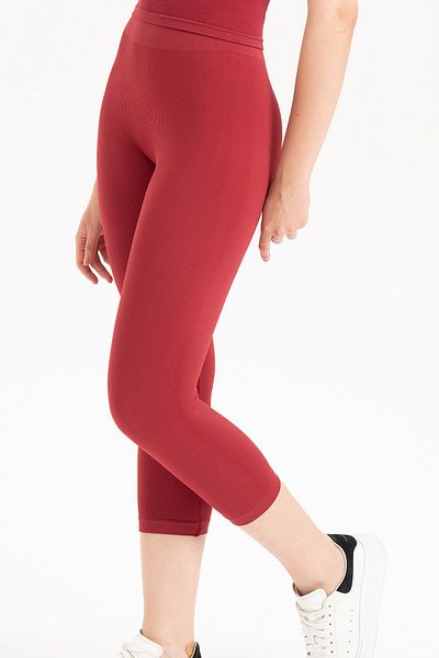 Formeasy Women's Seamless Ribbed Capri Short Tights 9006