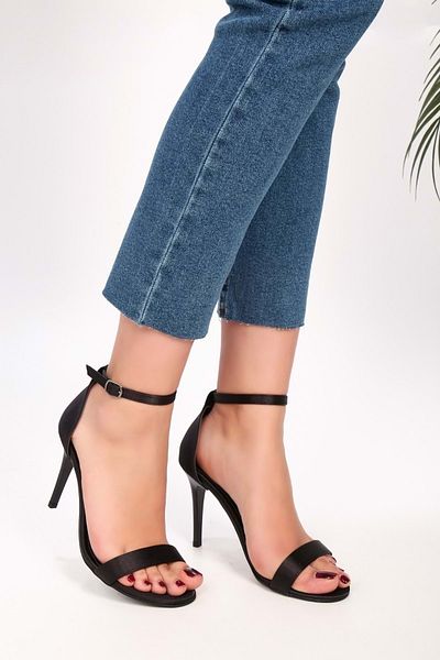 Shoeberry Damskie buty na obcasie w kolorze czarnym, satynowe Tulipa, z jednym paskiem