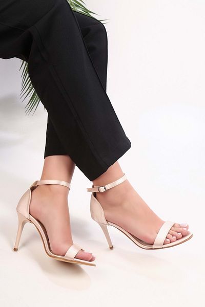 Shoeberry Dámské saténové boty Tulipa Skin s jedním páskem na podpatku