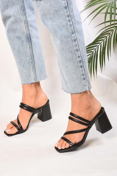 Shoeberry Dámské karamelové černé pantofle na žebrovaném pásku na podpatku