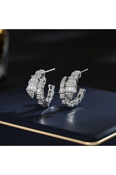 neslyaccessories حلق فضي - نموذج حلزوني مزين بحجر الزركون