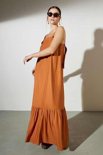 BROOKS BROTHERS Zimtfarbenes Damenkleid mit quadratischem Ausschnitt und Hosenträgern