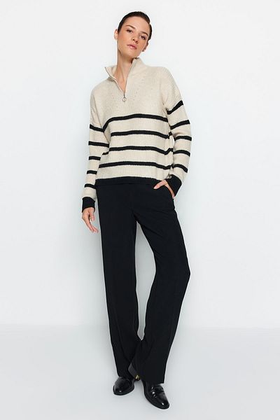 Trendyol Collection Pruhovaný svetr s měkkou texturou na zip - TWOAW24KZ00624