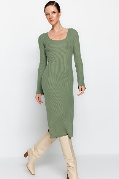 Trendyol Collection Khaki Midi úpletové šaty se základním rukávem TWOAW24EL00117