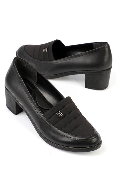 Capone Outfitters Capone Damenschuhe mit dickem Absatz in Schwarz