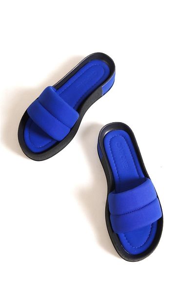 Capone Outfitters Capone prošívané pruhované barevné podrobné klínový podpatek matné saténové saks modré dámské pantofle
