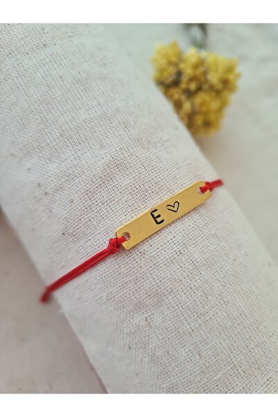 ONEPRETTYWISH Plaka Bileklik Harf Baskılı Kişiye Özel Tek Harfli Kırmızı İp