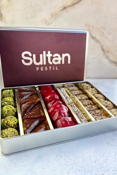 Sultan Pestil مدقة تومارا الفضية المختلطة - في صندوق معدني