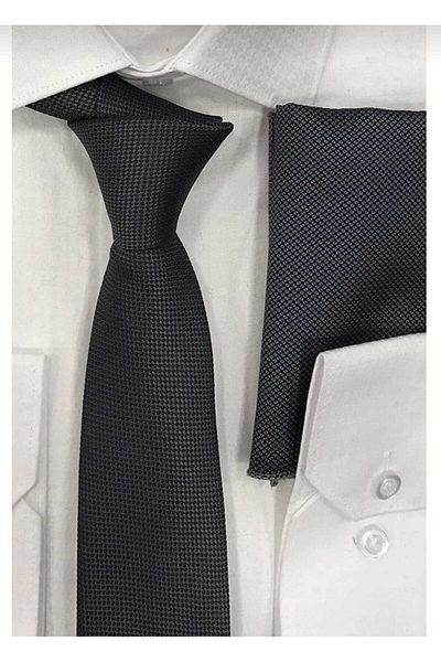Querinca Tie And Pocket Handkerchief Set