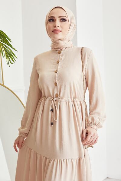 InStyle Pamela gombos Ayrobin Hidzsáb ruha - bézs