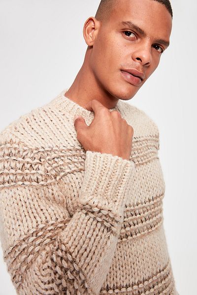 Trendyol Collection Beiger Strickpullover mit Rundhalsausschnitt und Streifenmuster, normaler Schnitt, TMNAW20KZ0545