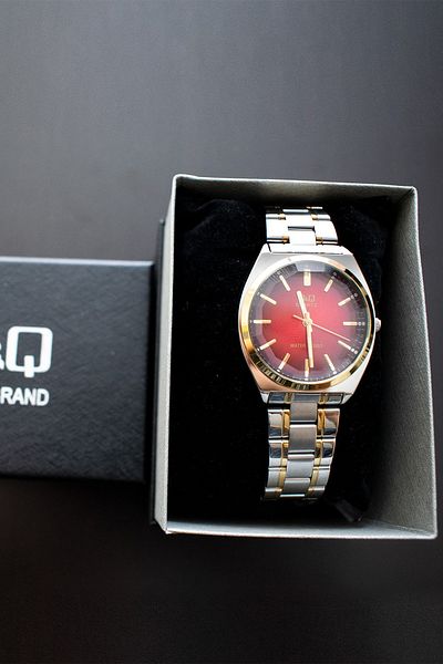 Q&Q Q594j404y Men's Wristwatch