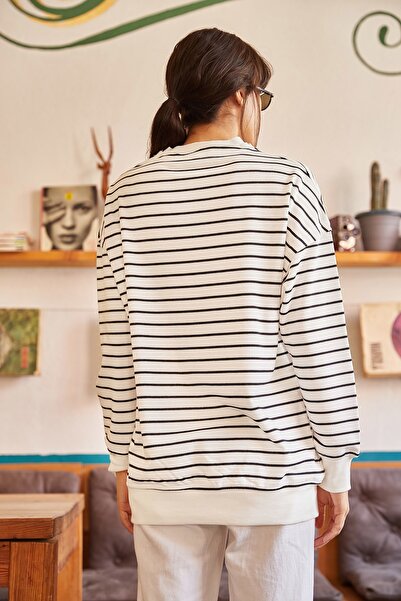 Olalook Γυναικείο φούτερ με μαύρο γιακά με λεπτομέρειες SWT-19000188