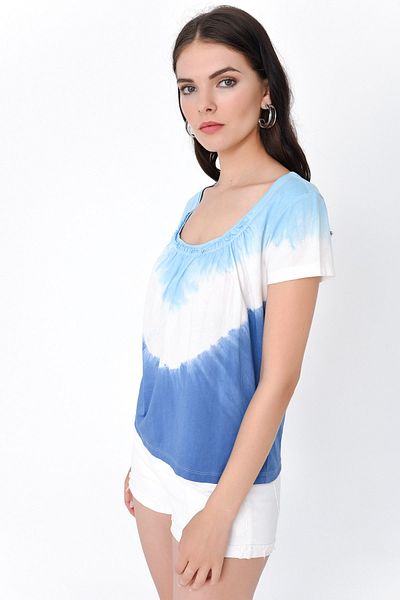 Hanna's by Hanna Darsa Women's Blue Gathered Collar Tie-Dye T-shirt