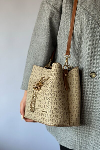 Just Polo حقيبة كتف نسائية بطبعة مونوغرام مكونة من 3 أقسام مع سلسلة وإكسسوارا...