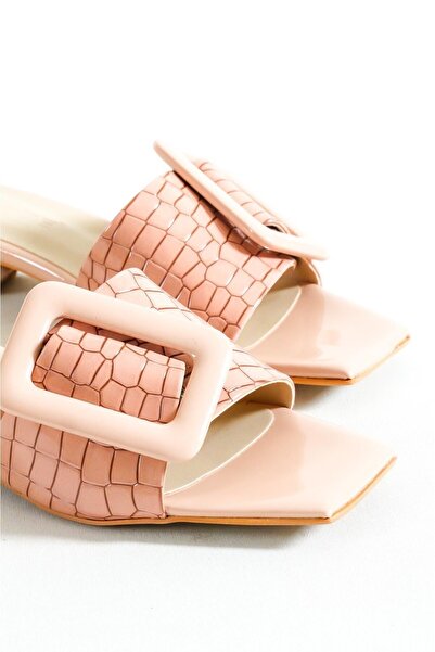 Capone Outfitters Capone Low Heeled Buckle Patent Leather Crocodile Salmon Women's Slippers