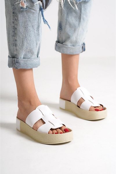 Capone Outfitters Capone Gladiator Double Tape Bunte, detaillierte Keilabsatz-Weiße Damenhausschuhe