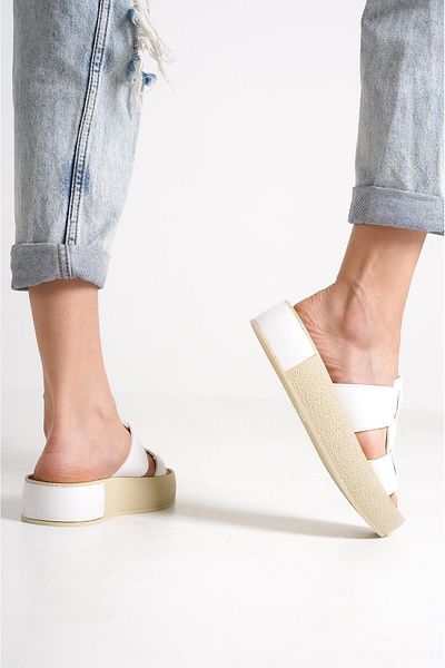 Capone Outfitters Capone Gladiator Double Tape Bunte, detaillierte Keilabsatz-Weiße Damenhausschuhe