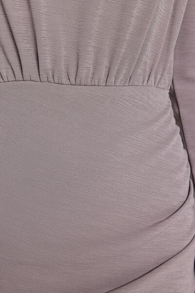 Kolekcia Trendyol Mink Premium textúrované krepové rúška Podrobné mini pletené šaty TWOAW24EL00137