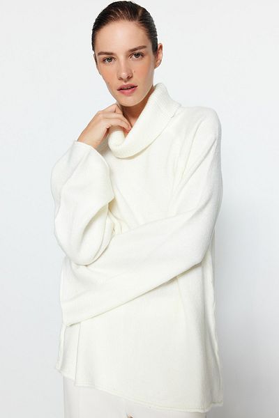 Trendyol Collection Rollkragenpullover mit breiter Passform, Ecru-Strickpullover – weicher Textur TWOAW24KZ00426