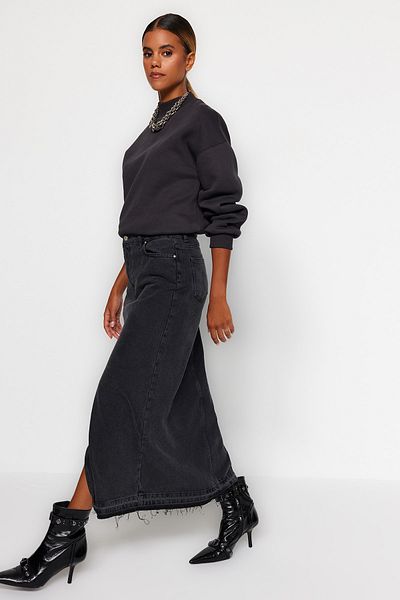 Trendyol Collection Schwarzer, mehr haltbarer Maxi-Jeansrock mit Schlitz TWOSS23ET00289
