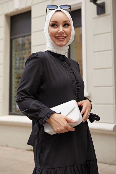 InStyle Moliya рокля с колан с волани и ръкави - черна