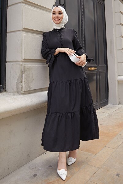 InStyle Moliya рокля с колан с волани и ръкави - черна