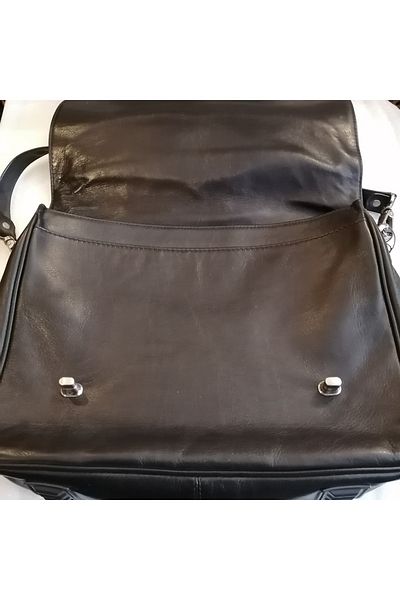 Butik Tülin حقيبة كمبيوتر محمول من الجلد الطبيعي باللون الأسود بثلاثة عيون للجنسين مع مقبض كتف طويل قابل للتعديل وقفل معدني ناعم