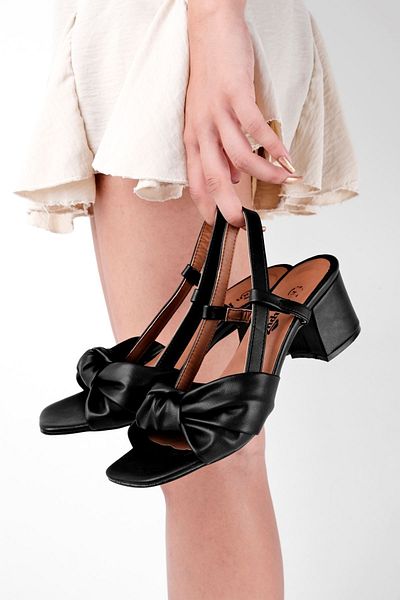 Lal Shoes & Bags Pantofi cu toc de damă negri - Detaliați cu noduri