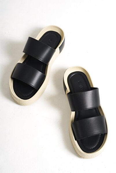 Capone Outfitters Czarne klapki damskie Capone z kolorowymi, szczegółowymi paskami na koturnie