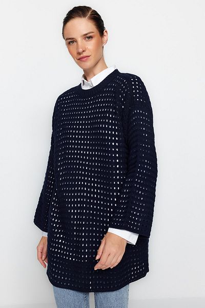 Trendyol Modest Námořnická modř uvolněný střih prolamovaný/dírovaný pletený svetr TCTAW24AK00113