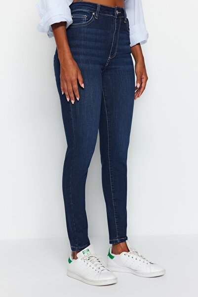 Trendyol Collection Темно-сині еластичні джинси-скінні з високою талією, що облягають фігуру TWOAW24JE00070