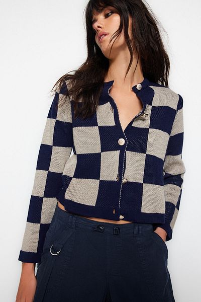 Trendyol Collection Sötétkék kockás kötött kardigán - kabát megjelenés, TWOAW24HI00089