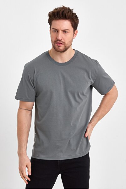 UOMOPARK Μπλουζάκι 2600 New Season Crew με λαιμόκοψη με κοντό μανίκι Special Collection πίσω εμπριμέ μπλουζάκι Ahaki