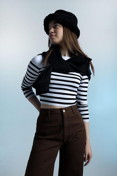 DeFacto Pruhovaný svetr Slim Fit Crew Neck A5953ax23sp