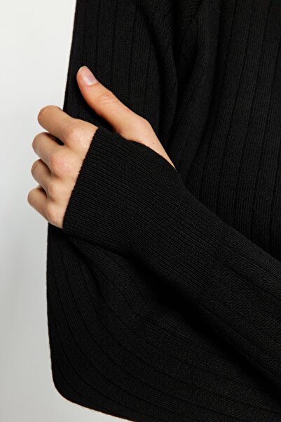 Trendyol Collection Black Knitwear Crop Top and Trousers Set - Toe Detailed TWOAW24AU00033